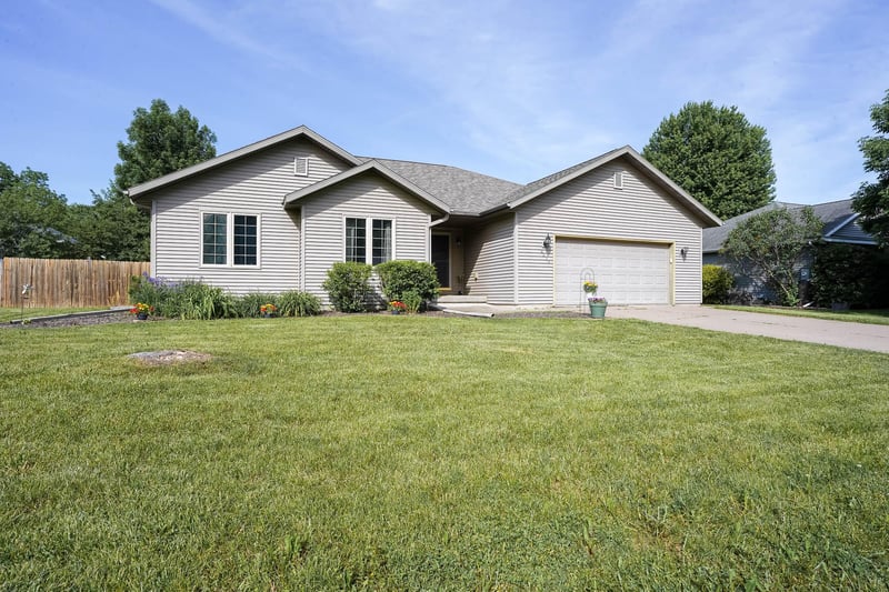 8230 6th St, Minnesota City, MN 55959