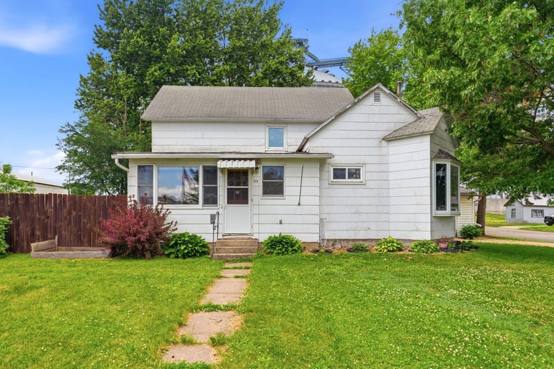 95 1st Ave NE, Elgin, MN 55932