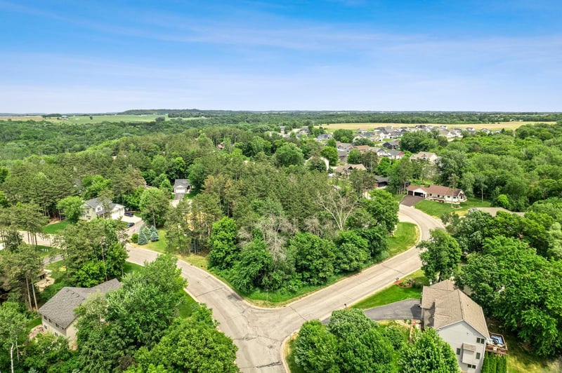 595 Hillside Dr, Prescott, WI 54021