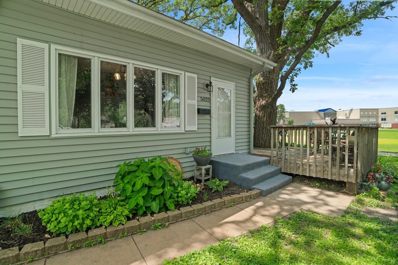 5025 Zenith Ave N, Brooklyn Center, MN 55429