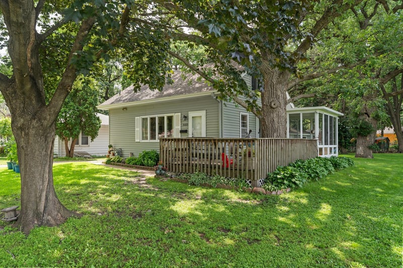5025 Zenith Ave N, Brooklyn Center, MN 55429