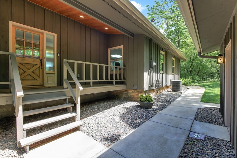 4001 Huntingdon Dr, Minnetonka, MN 55305