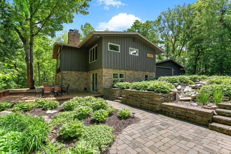 4001 Huntingdon Dr, Minnetonka, MN 55305