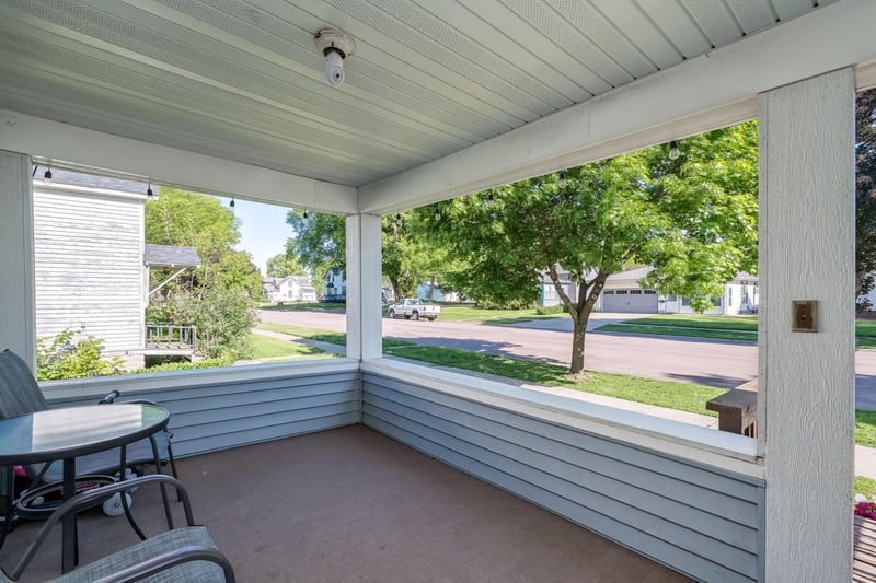 317 Walnut St SW, Sleepy Eye, MN 56085