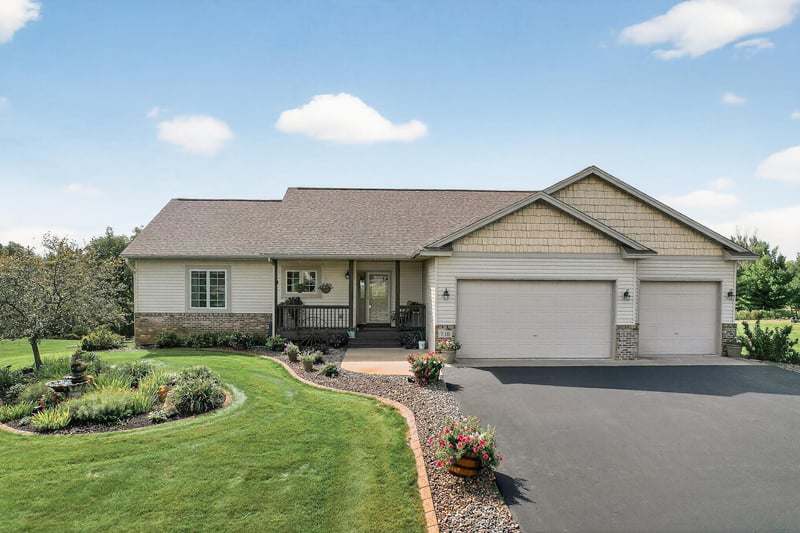 718 209th Ln NW, Cedar, MN 55011