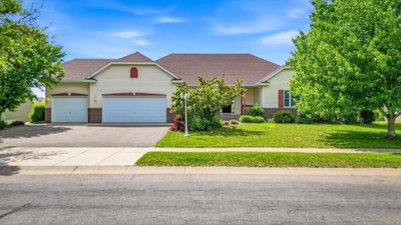 29673 Shoreview Cir, Lindstrom, MN 55045