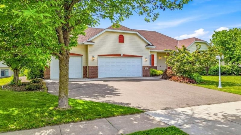 29673 Shoreview Cir, Lindstrom, MN 55045