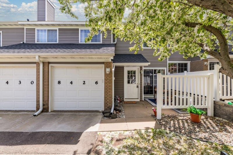8426 Copperfield Way #93, Inver Grove Heights, MN 55076