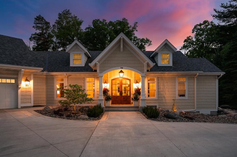 94 Neptune St, Mahtomedi, MN 55115