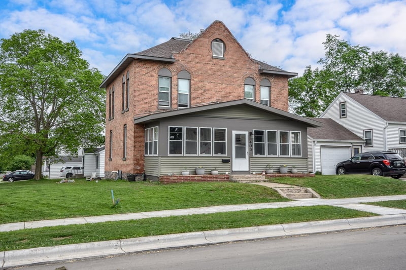 403 Pine St S, Sauk Centre, MN 56378