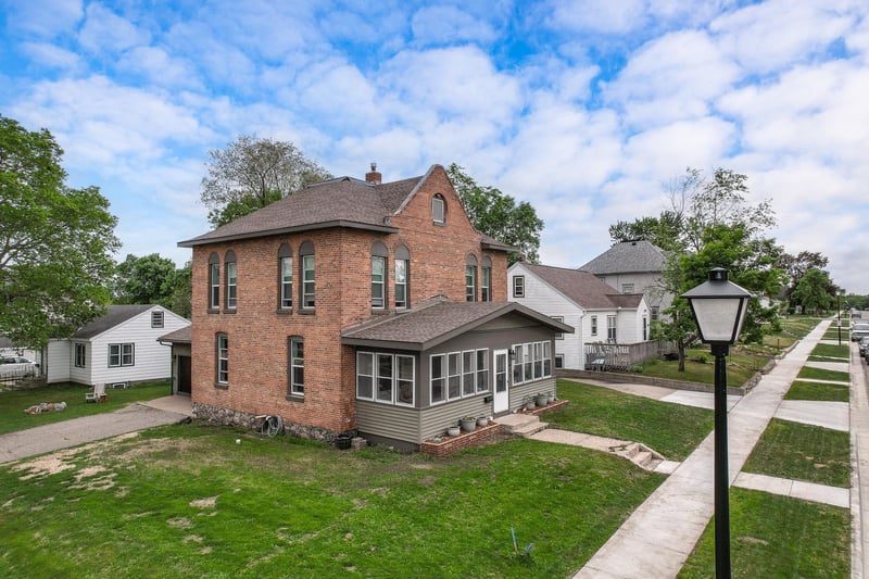 403 Pine St S, Sauk Centre, MN 56378