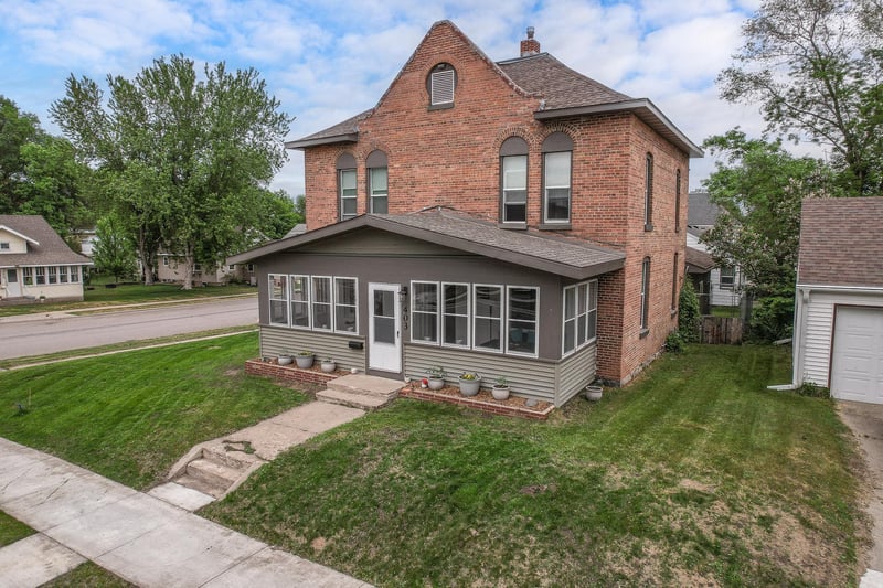 403 Pine St S, Sauk Centre, MN 56378