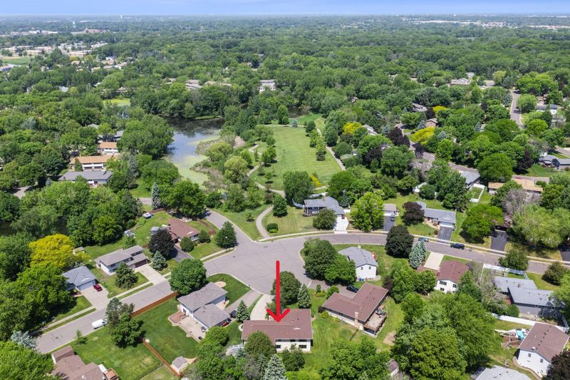 3653 Grenadier Trl N, Oakdale, MN 55128