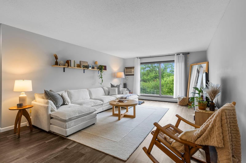 1304 W Medicine Lake Dr #308, Plymouth, MN 55441