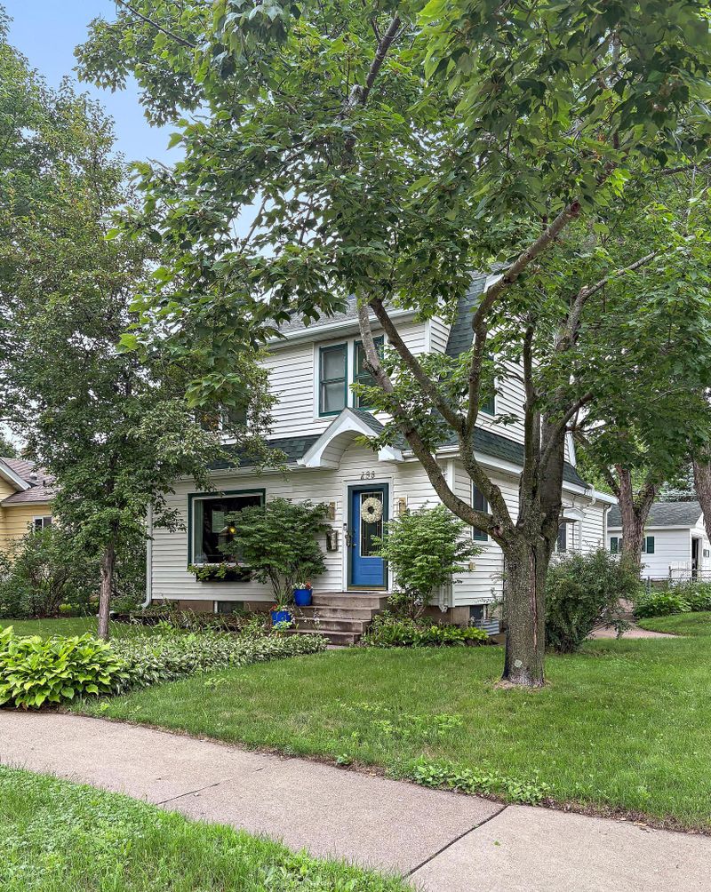 298 4th St N, Bayport, MN 55003