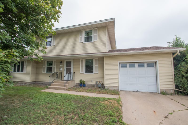 7524 Noble Ave N, Brooklyn Park, MN 55443