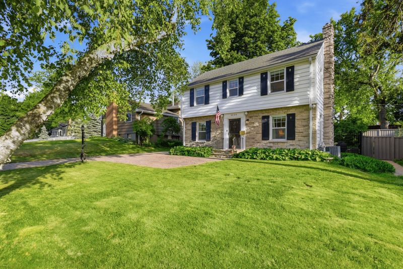 5225 Interlachen Blvd, Edina, MN 55436