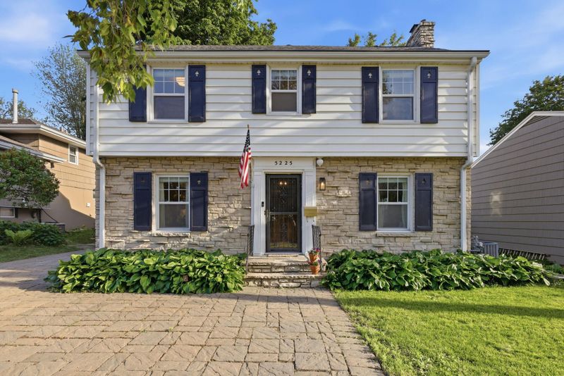 5225 Interlachen Blvd, Edina, MN 55436