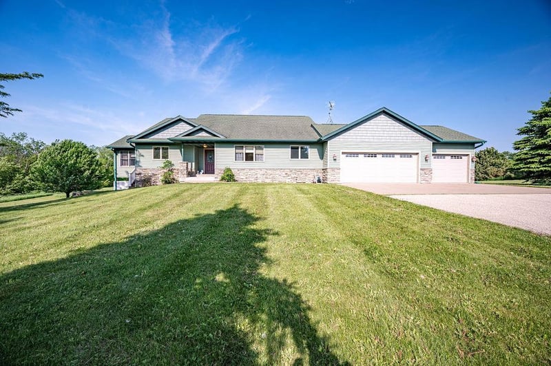 N2163 770th St, Hager City, WI 54014