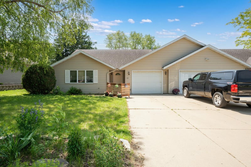 109 E 13th St, Zumbrota, MN 55992