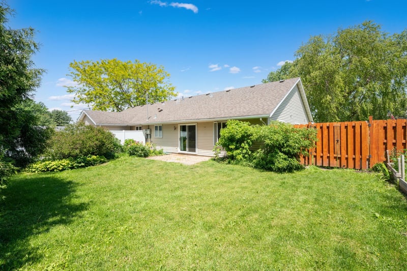 109 E 13th St, Zumbrota, MN 55992