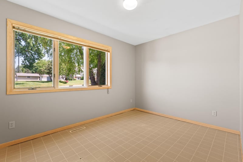 109 E 13th St, Zumbrota, MN 55992