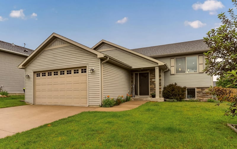 284 Highlands Ave, Zumbrota, MN 55992