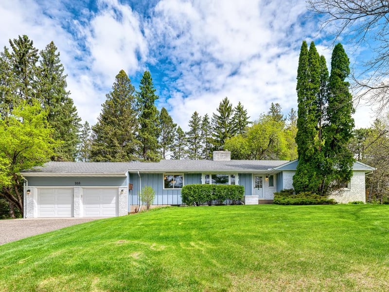 205 Oakview Rd, West Saint Paul, MN 55118