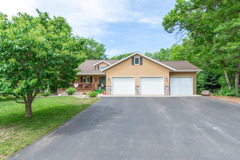 1212 Parkview Dr SW, Little Falls, MN 56345