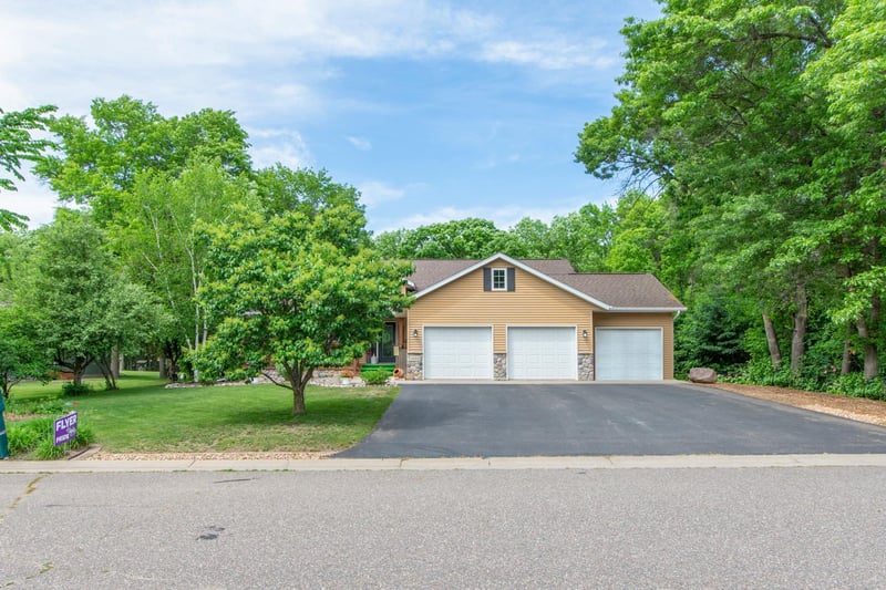 1212 Parkview Dr SW, Little Falls, MN 56345