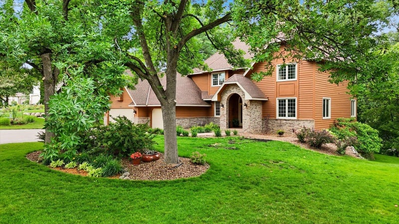 12093 Gantry Ln, Apple Valley, MN 55124