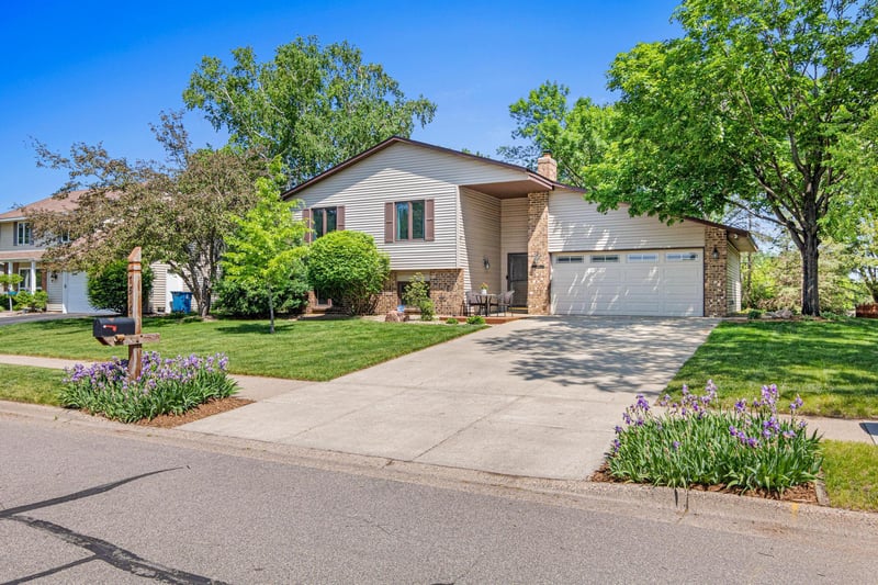 7816 W 103rd St, Bloomington, MN 55438