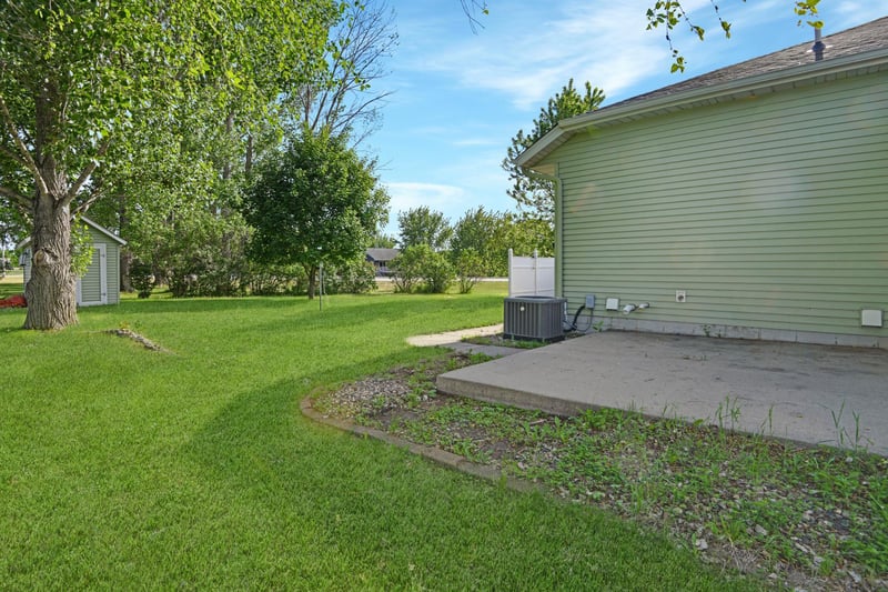 655 6th St NW, Richmond, MN 56368