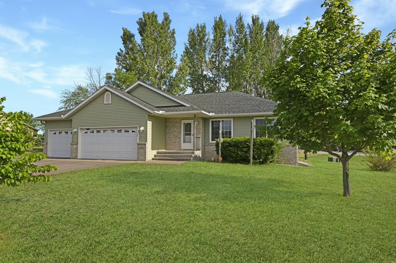 655 6th St NW, Richmond, MN 56368