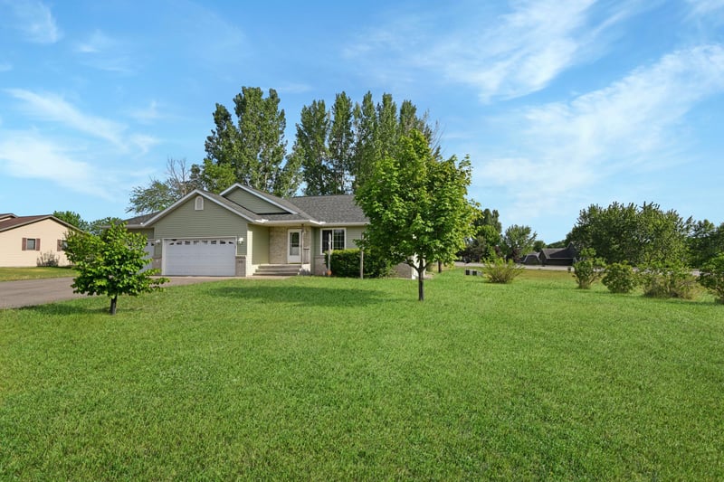 655 6th St NW, Richmond, MN 56368