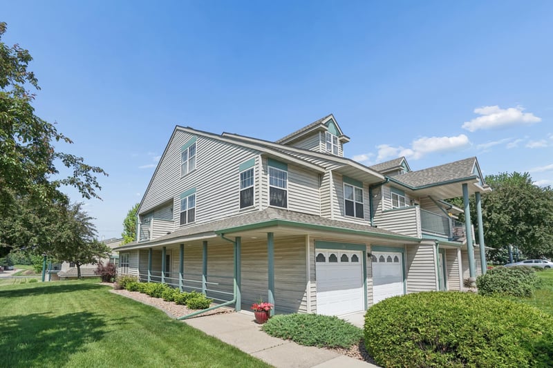 104 Morningside Dr NE, Hutchinson, MN 55350