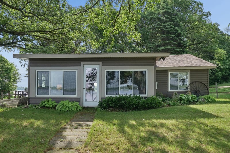 7312 93rd St SW, Howard Lake, MN 55349