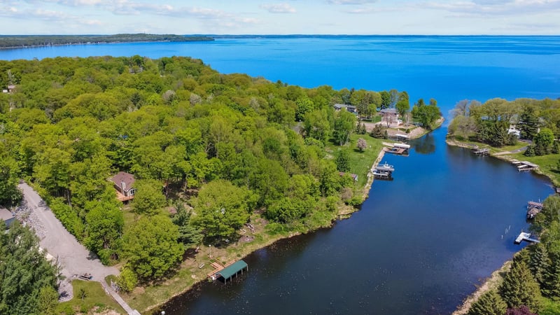 6199 Peterdale Rd, Garrison, MN 56450