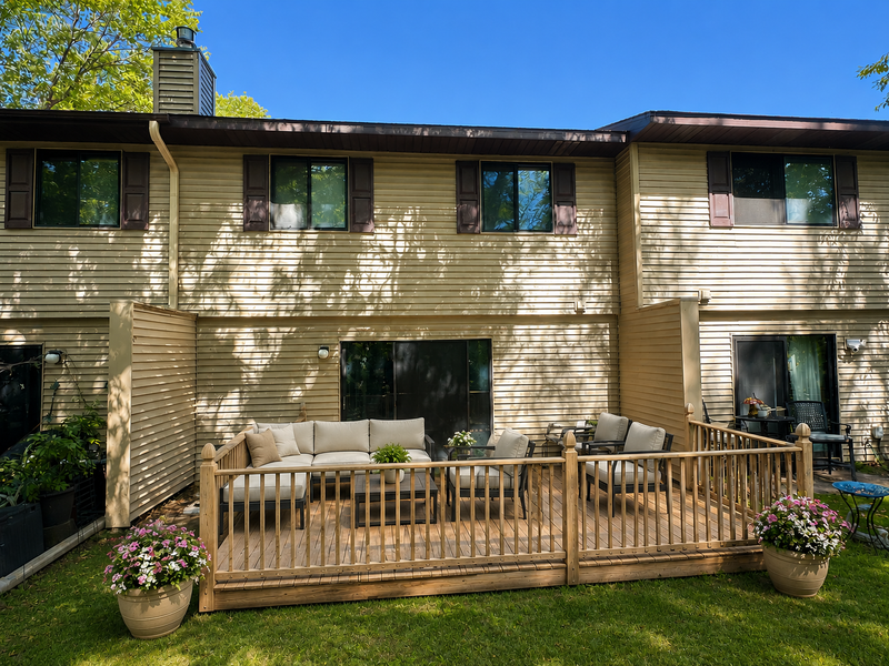 110 South Dr #E, Circle Pines, MN 55014