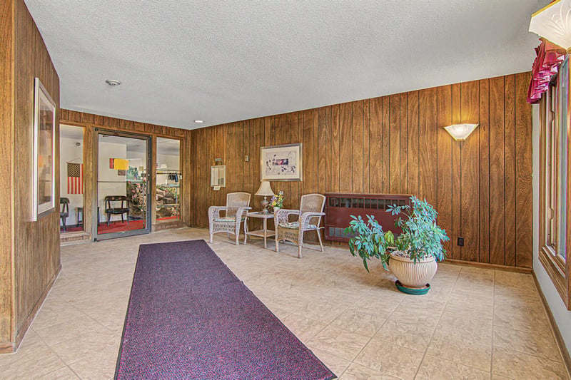 255 Westview Dr #111, West Saint Paul, MN 55118