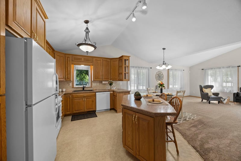 200 Rosewood Ave NW, Isanti, MN 55040