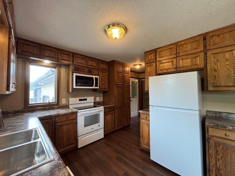 338 Abbott St W, Eagle Bend, MN 56446