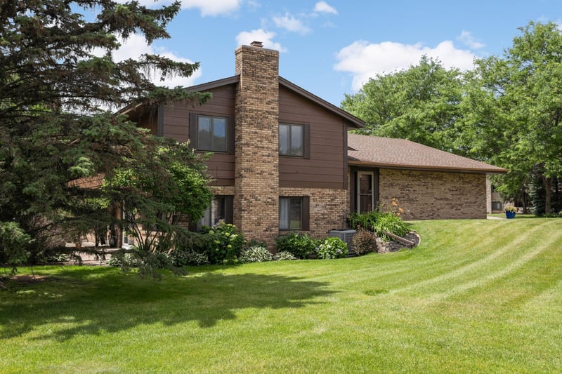 7111 Robinwood Bay, Woodbury, MN 55125