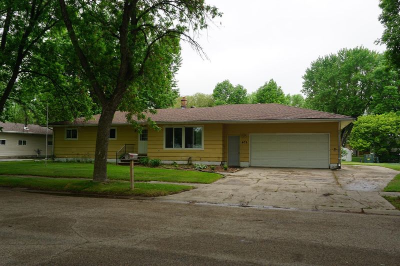 405 10th St SE, Barnesville, MN 56514
