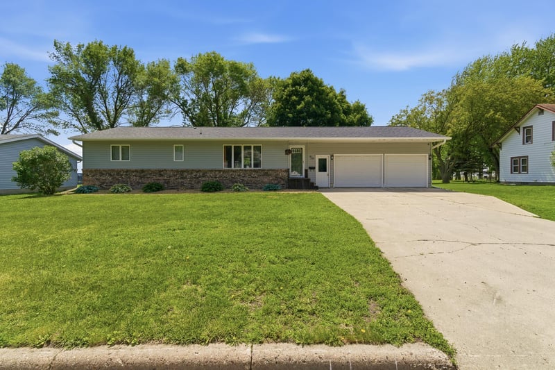 122 Martin St E, Lewisville, MN 56060