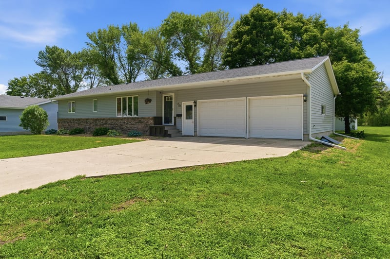 122 Martin St E, Lewisville, MN 56060