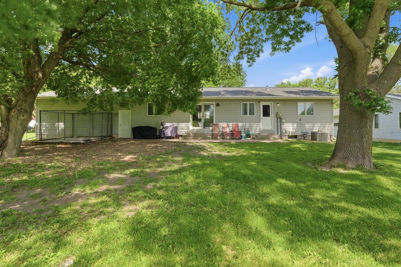 122 Martin St E, Lewisville, MN 56060