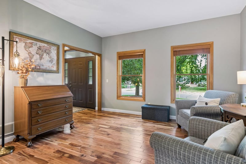 3794 Smithfield Curve, Woodbury, MN 55129