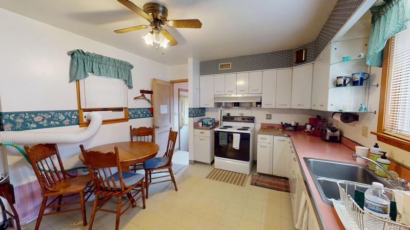 121 2nd St N, Kiester, MN 56051