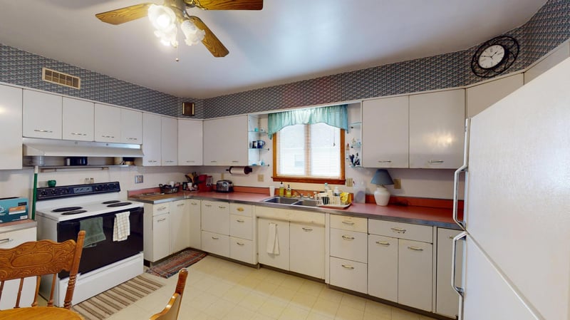 121 2nd St N, Kiester, MN 56051